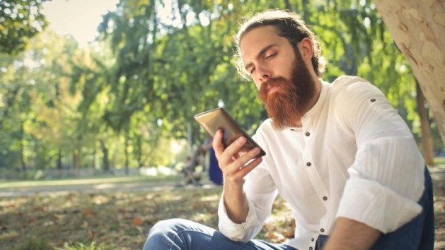 Comment les vibrations et les technologies tactiles rendent les machines à sous mobiles plus réalist